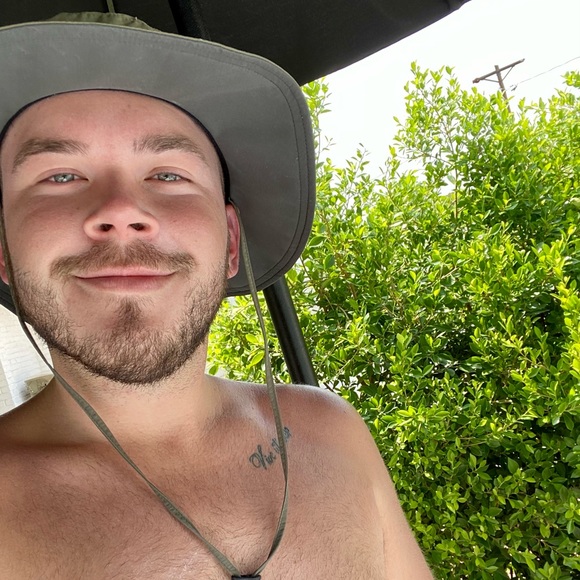 Meet your Posher, Aaron - Picture 4 of 6